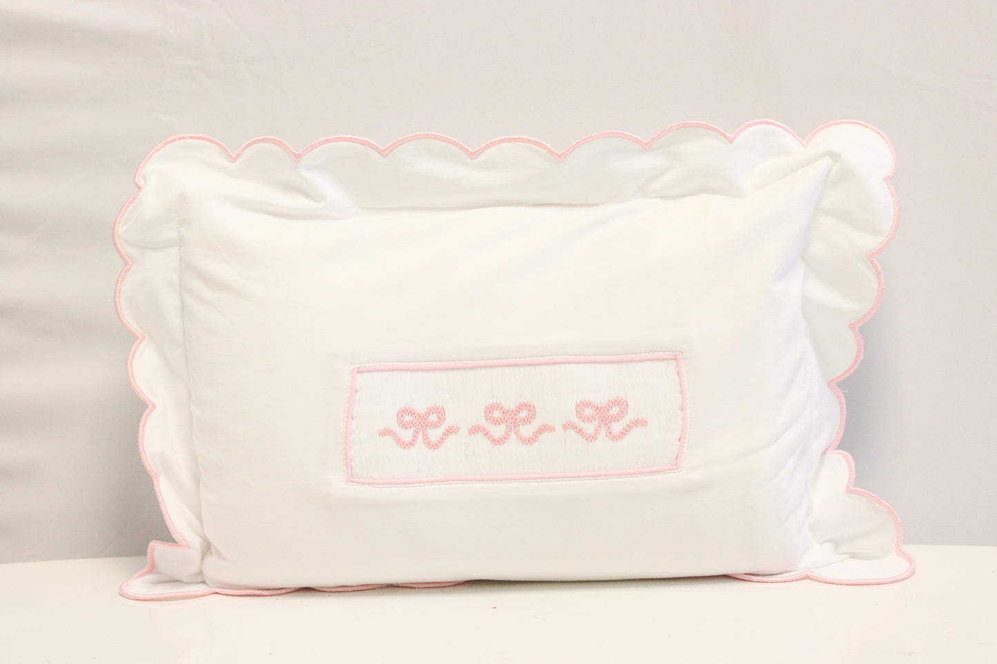 SMOCKED BOWS INFANT PILLOWCASE