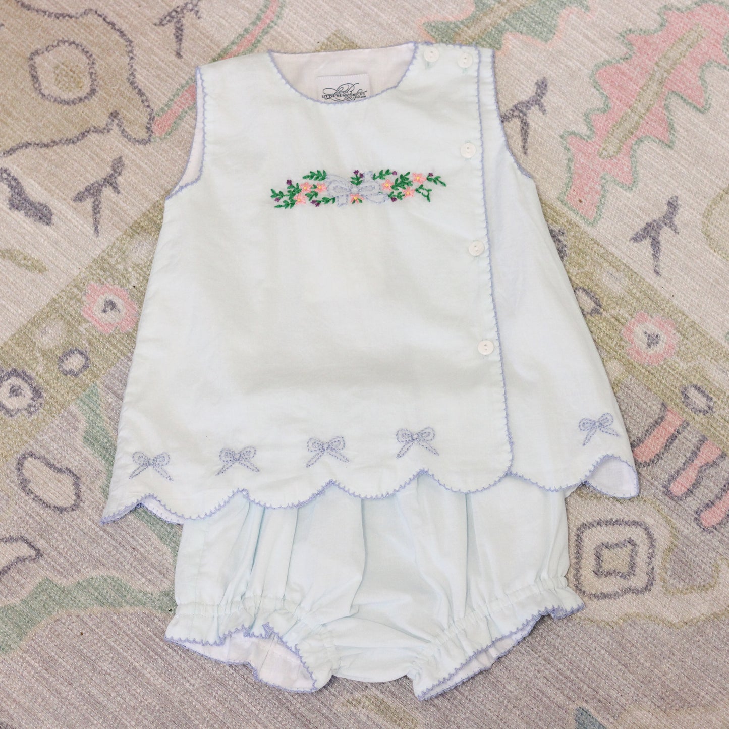 BLUE BOW EMBROIDERED SCALLOPED DIAPER SET