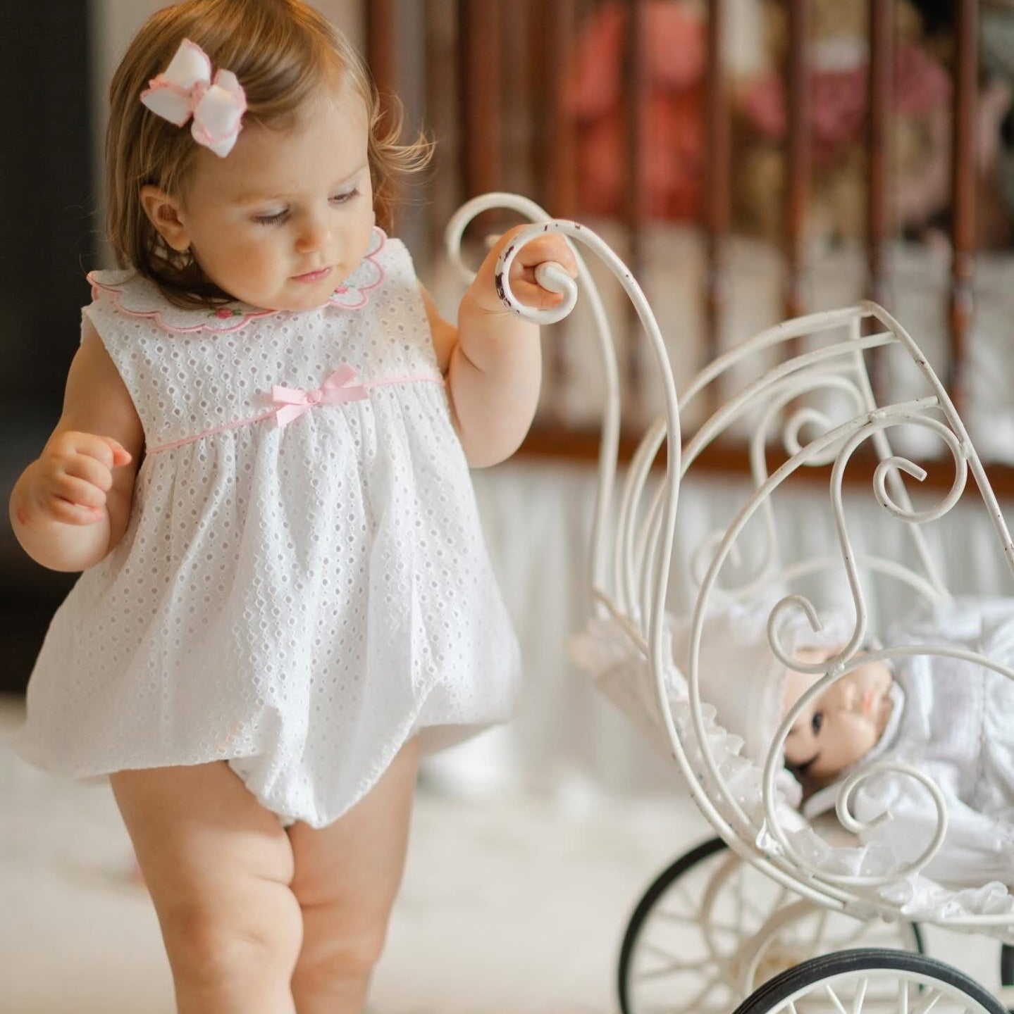 Eyelet Rosette Bubble