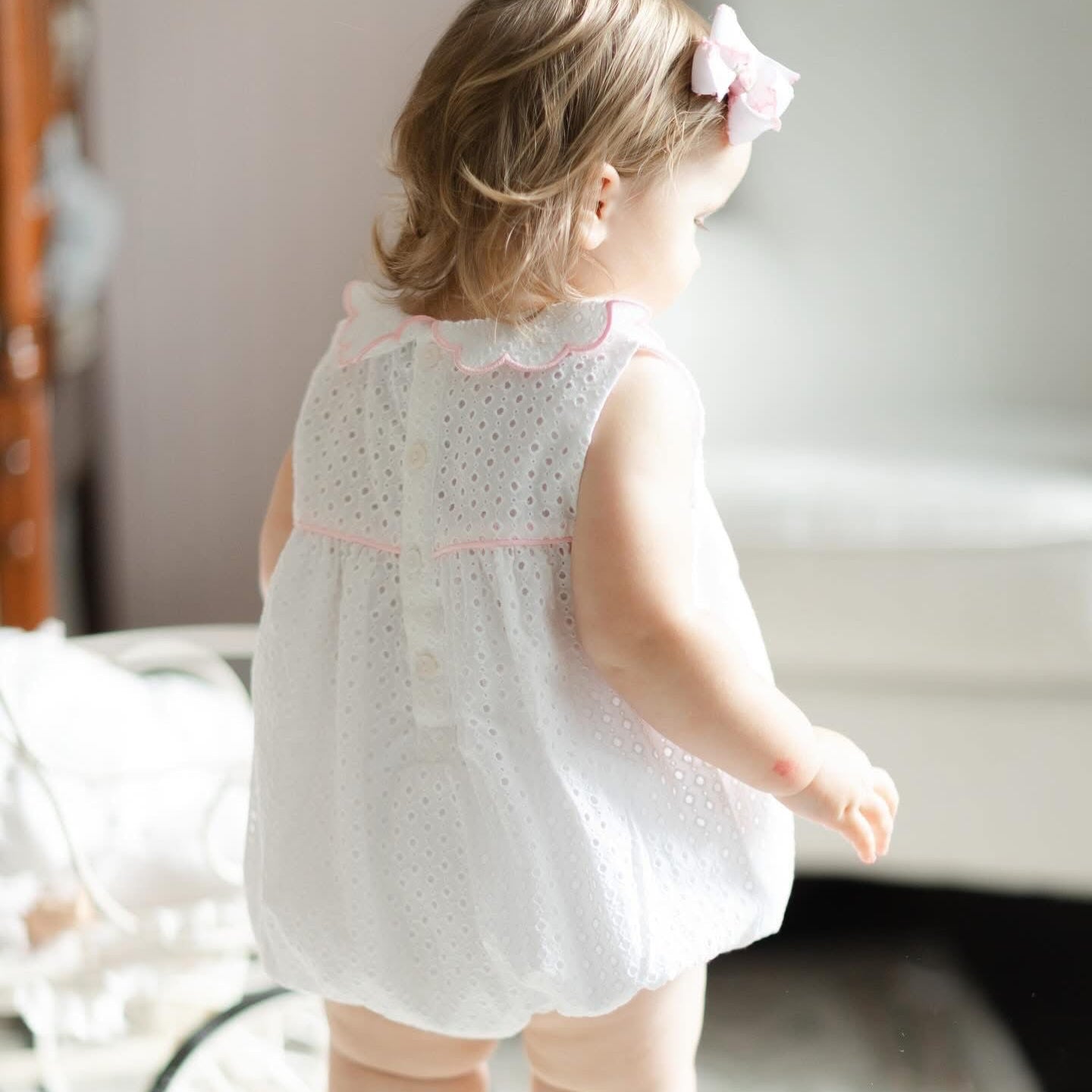 Eyelet Rosette Bubble