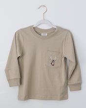 Load image into Gallery viewer, DEER EMBROIDERED POCKET TEE