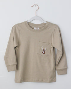 DEER EMBROIDERED POCKET TEE