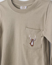 Load image into Gallery viewer, DEER EMBROIDERED POCKET TEE