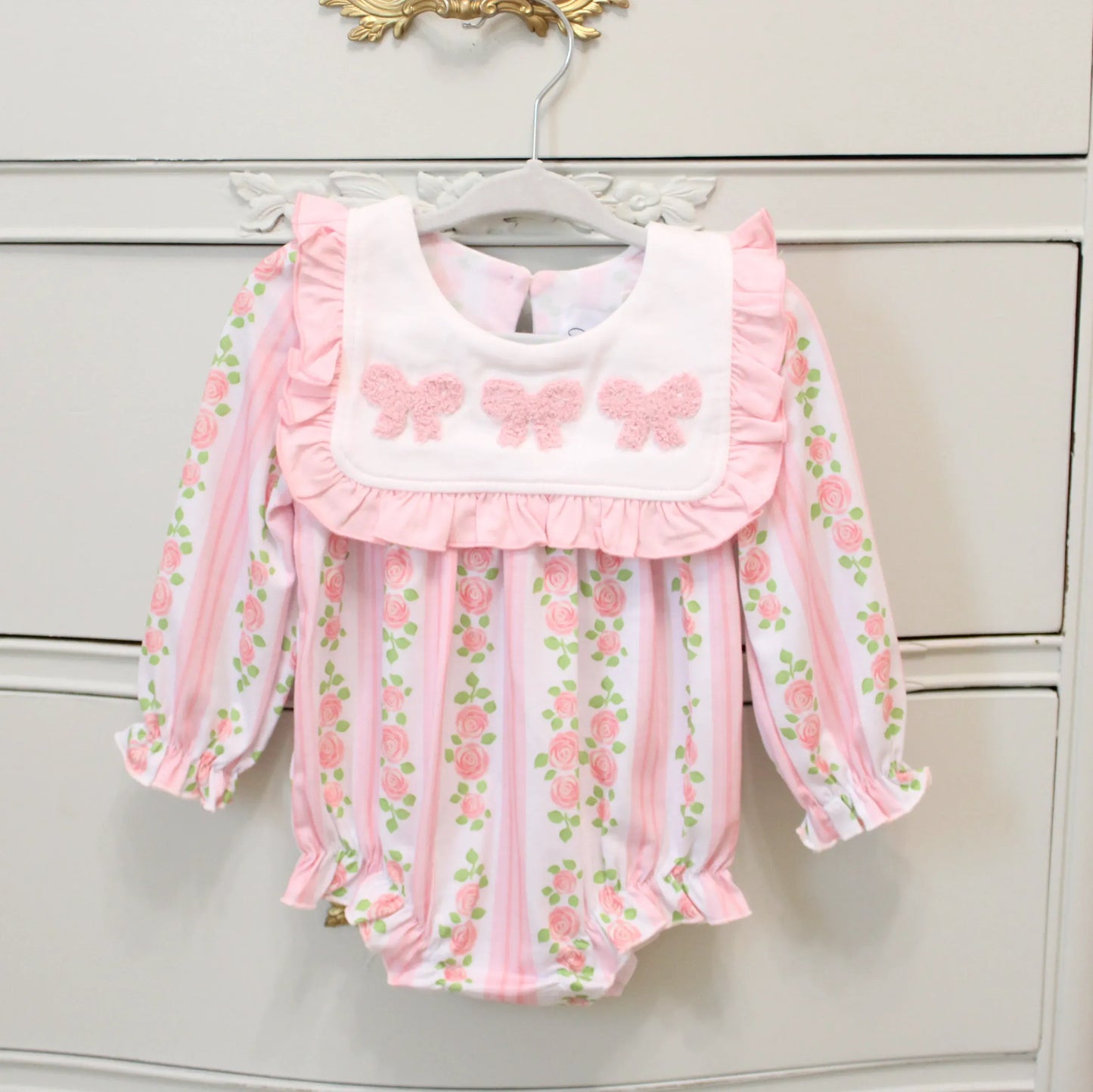 French Knot Bows Bib Bubble